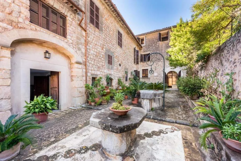 Historical house to reform in Fornalutx